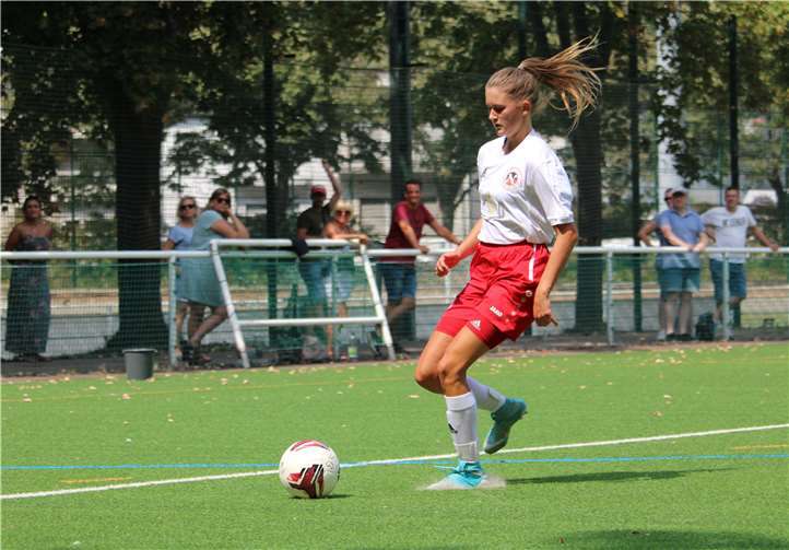 Jule Rohleder zeigte nicht nur wegen ihrer drei Torbeteiligungen eine starke Leistung beim Testspielauftakt der U 17-Juniorinnen.Foto: privat