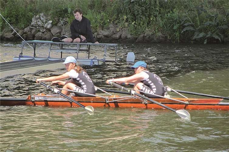 Julia Bischof (l.) und Marit Laux sicherten sich den Sieg im Doppelzweier. privat