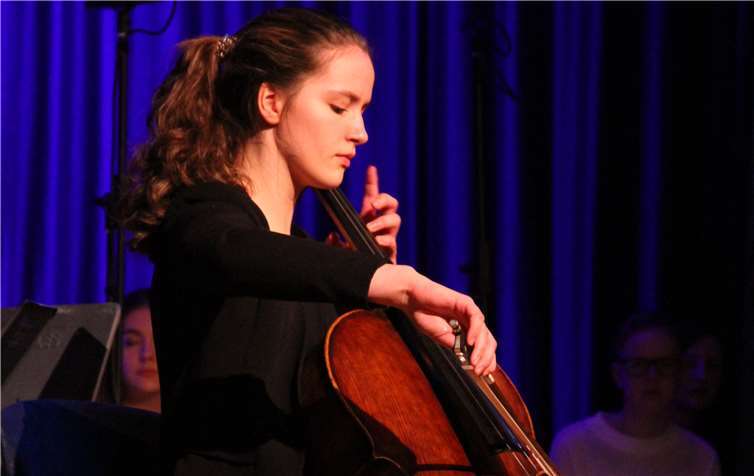 Julia Brenner bot eine gefühlvolle Elgar-Interpretation.