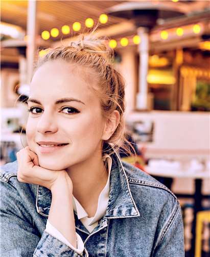 Julia Engelmann. Ben Wolf