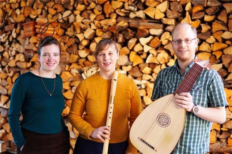 Julia Hagenmüller (Gesang), Mona Raab (Blockflöten) und Yuval Dvoran (Laute). Foto: privat