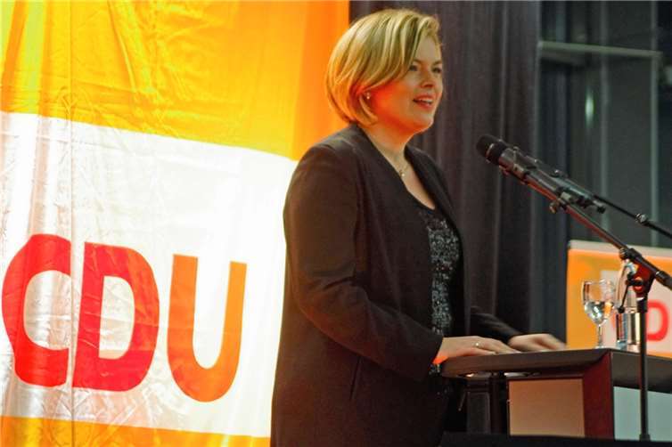 Julia Klöckner, Landeschefin der CDU, sprach sich in ihrem Grußwort dagegen aus, auf Kosten der nachfolgenden Generationen zu spendabel zu sein - eine Breitseite gegen die Landesregierung.