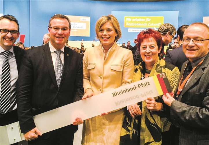 Julia Klöckner (Mitte) erhielt das mit Abstand beste Ergebnis unter den stellvertretenden Bundesvorsitzenden, Michael Korden, Horst Gies MdL, Julia Klöckner MdL, Ingrid Näkel-Surges und Michael Schneider (v.l.). privat