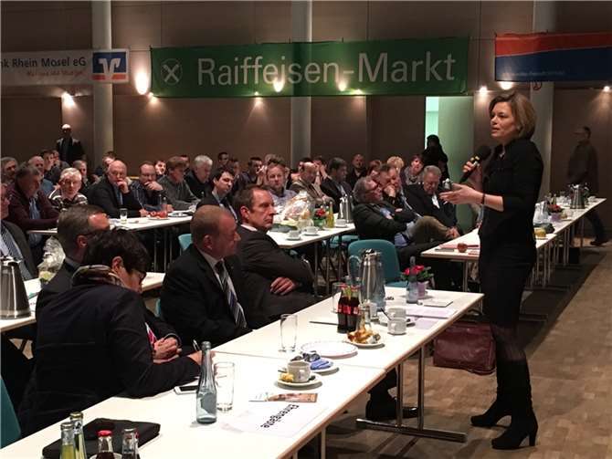 Julia Klöckner, die CDU-Kandidatin für das Amt der rheinland-pfälzischen Ministerpräsidentin, stand den Landwirten zum Thema: „Was kann die rheinland-pfälzische Agrarpolitik für die Bauern leisten?“ Rede und Antwort.