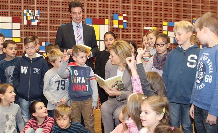 Julia Klöckner und Andreas Biebricher besuchten die Kinder in der Grundschule Rübenach. privat