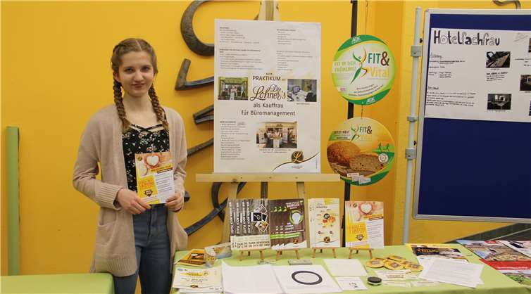 Julia Lauter (Klasse 9) macht zurzeit ein Praktikumbei der Firma Lohner.