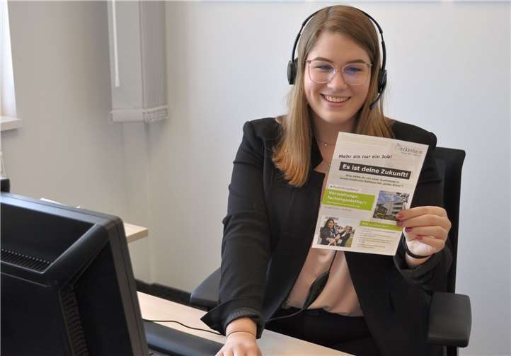 Julia Unruh gibt ihre Ausbildungs-Erfahrungen auf digitalem Wege weiter. Quelle: Stadt Meckenheim