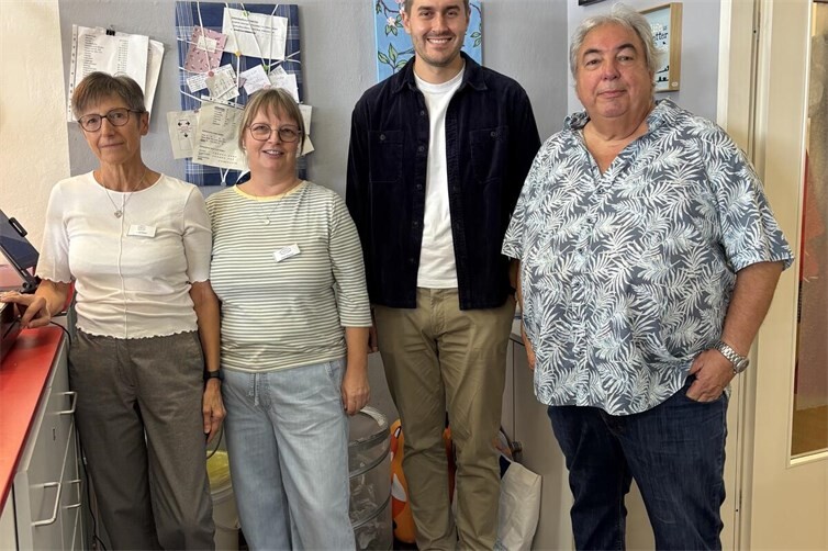 Julian Joswig, Grüner Bundestagsabgeordneter, im Austausch mit Heidi Wagener und Adrian Mohr