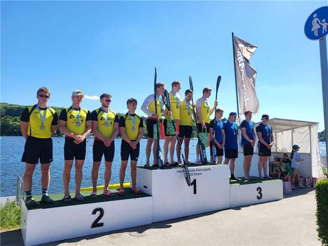 Julian Kaske (Koblenz), Paul Grosser, Jaron Schulz (beide Karlsruhe) und Emil Flohr (Mannheim) gewinnen Silber im K4 500m in der Leistungsklasse auf der Internationalen Frühjahrsregatta in Essen. 1. Platz: KG Essen (Borkowski, Graf, Paufler, Dimitrow) 3. Platz: Castroper TV (Buch, Nowak, Drossart, Stainer).  Foto: Andrea Kaske 