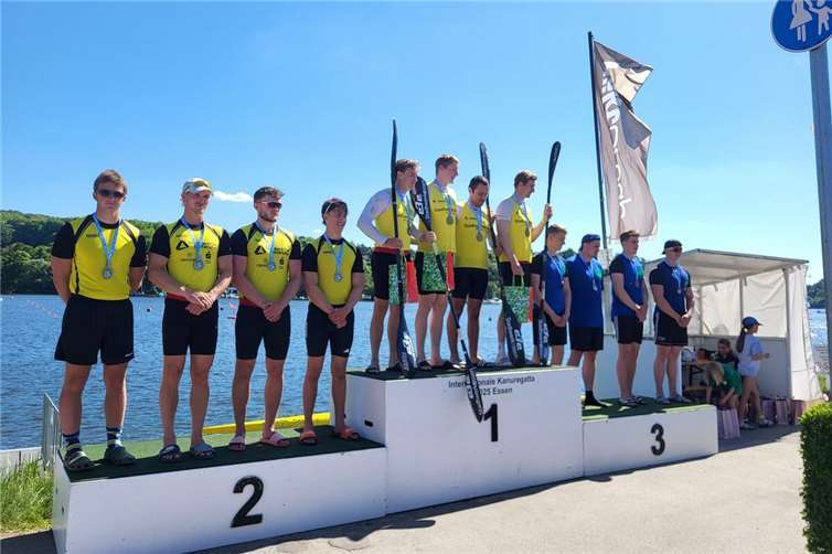 Julian Kaske (Koblenz), Paul Grosser, Jaron Schulz (beide Karlsruhe) und Emil Flohr (Mannheim) gewinnen Silber im K4 500m in der Leistungsklasse auf der Internationalen Frühjahrsregatta in Essen. 1. Platz: KG Essen (Borkowski, Graf, Paufler, Dimitrow) 3. Platz: Castroper TV (Buch, Nowak, Drossart, Stainer).Foto: Andrea Kaske