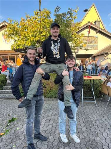 Julian Kreuzberg ist der neue Hahnenkönig von Gimmigen.  Foto: privat