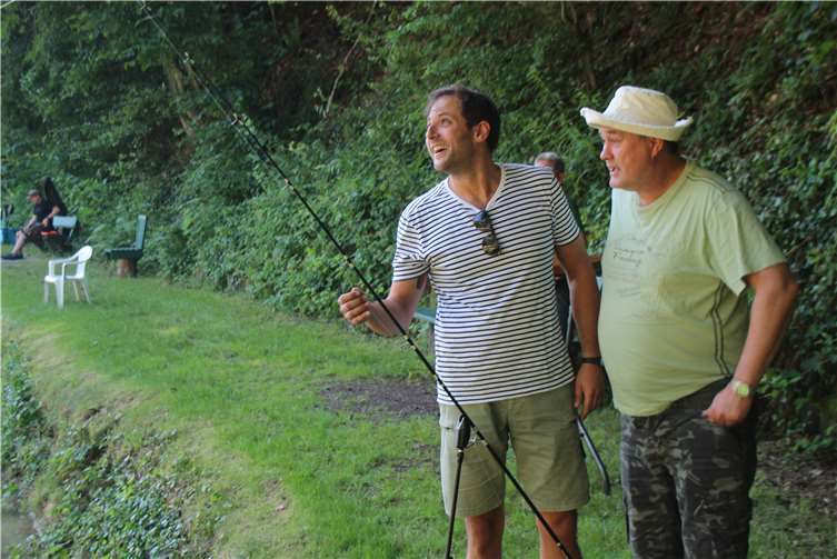 Julian Schmitz-Avila und Waldi, die beiden Händler aus Bares für Rares (v.l.).