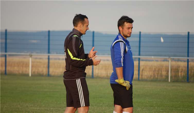 Julian Steitz (rechts) erhielt zwischen den Pfosten wieder den Vorzug vor Florian Geisler. Foto: SK