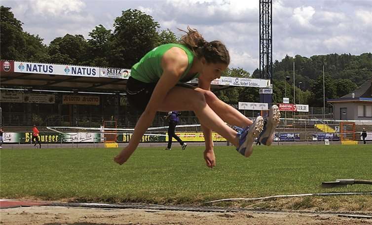 Juliane Eich beim Weitsprung. privat