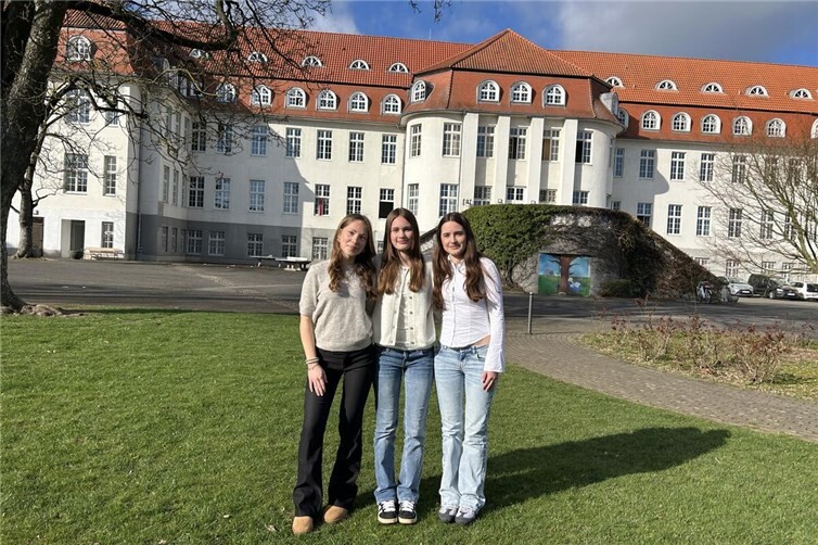 Juliane, Emma und Hanna managten im Planspiel des Bankenwettbewerbs die fiktive Bank Sovera.