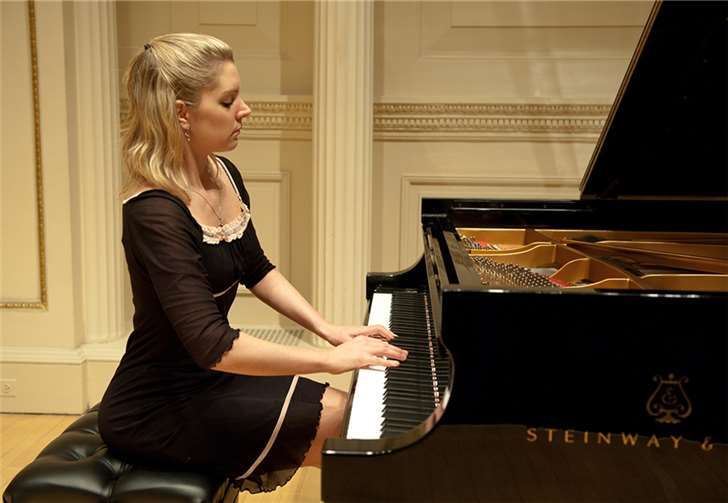 Julie Jordan 2013 beim International Shining Stars Debuts. Nan Melville