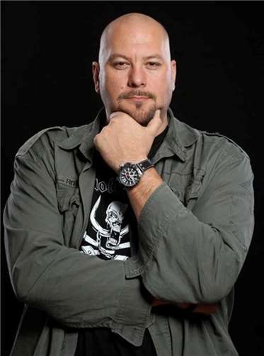 Jumbo Schreiner grillt am Kirmessonntag.