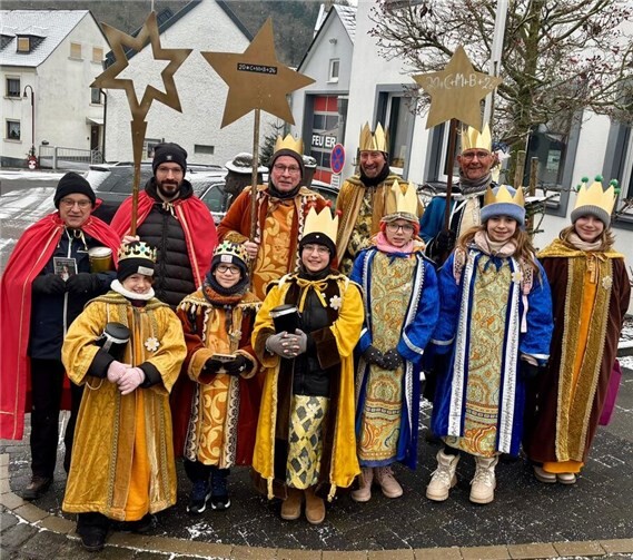 Jung und Alt beim Start der Sternsingeraktion in Trimbs 2026. Foto: privat