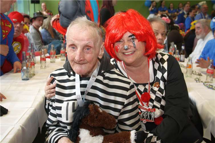 Jung und Alt fühlten sich gut unterhalten.