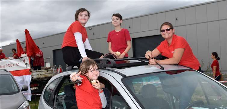 Jung und Alt hatte bei der Veranstaltung im Autokino viel Spaß. Fotos: EICH