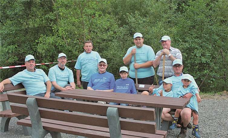 Jung und Alt in Beilstein unterstützten die Aktion RWE „Aktiv vor Ort“.privat