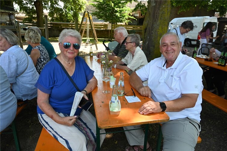 Jung und Alt kamen im Park zusammen.