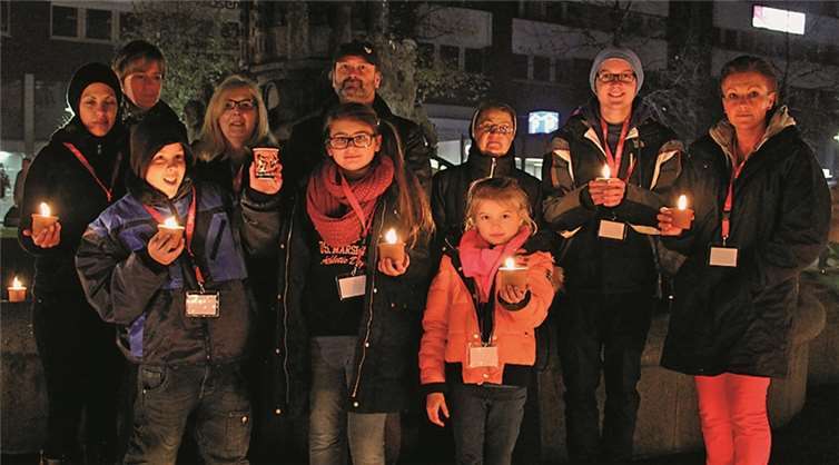 Jung und Alt kamen in der Koblenzer Altstadt zusammen, um gemeinsam ein Licht für mehr Gerechtigkeit in der Welt anzuzünden.privat