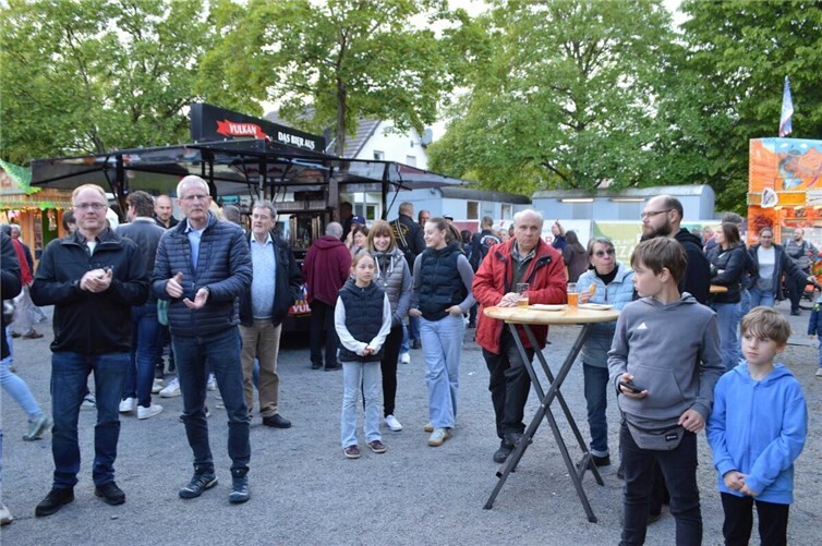 Jung und alt genossen eine unbeschwerte Zeit in Kirmes.  Fotos: AB