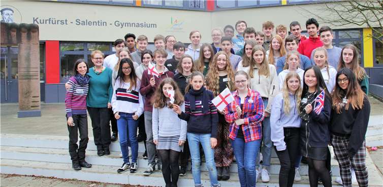 Junge Deutsche und Engländer tauschten sich über die beiden Schulen, sowie über politische Themen aus. Privat