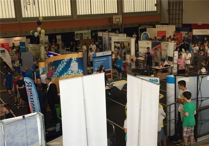 Junge Leute konnten sich über Ausbildungsmöglichkeiten informieren. privat