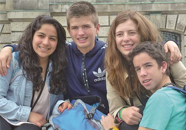 Junge Menschen aus Bolivien möchten einmal deutsche Weihnachten erleben. privat