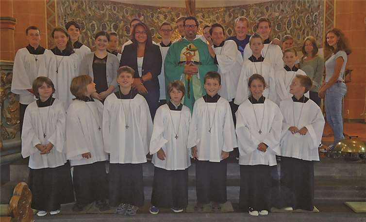 Junge Messdiener wurden eingeführt. privat