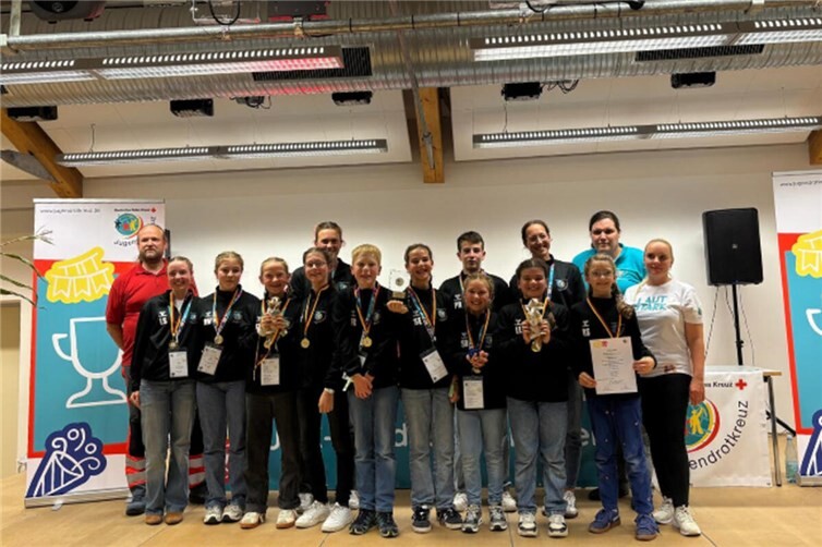 Blaulichtbande feiert triumphale Rückkehr nach Alken Junge Retter erobern Bundeswettbewerb mit Herz und Teamgeist. Fotos: Gemeinde Oberfell
