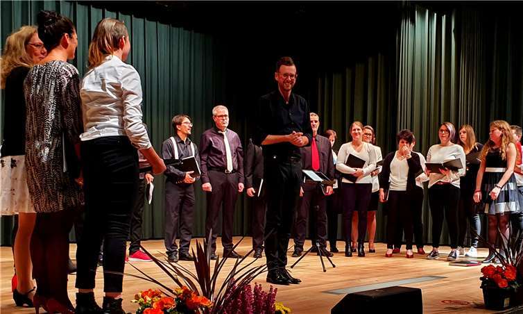 Junger Chor Singsucht im ARS MUSICA Ochtendung mit Chorleiter Marco Herbert.