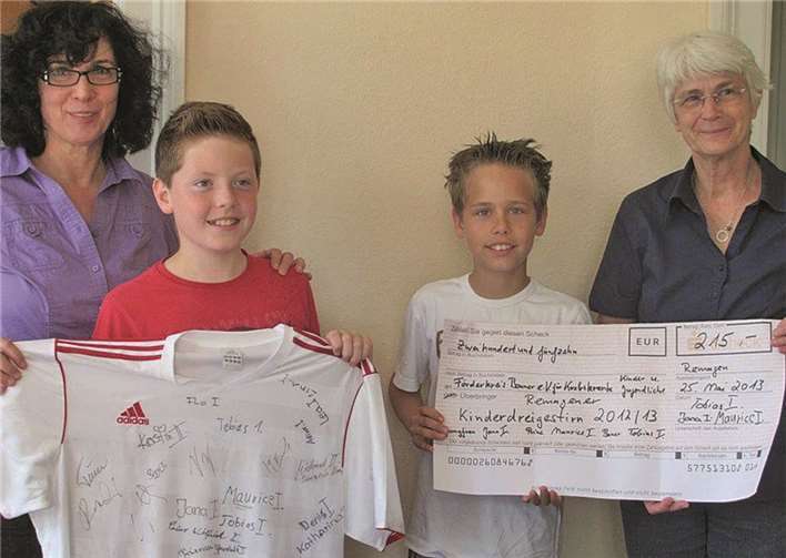 Jungfrau Jana und Prinz Maurice bei der Spendenübergabe.privat