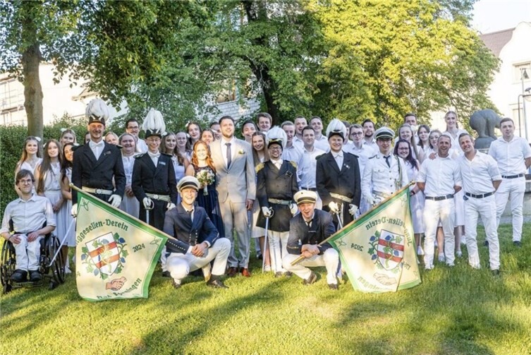 Junggesellenverein Bad Hönningen mit Maikönigspaar