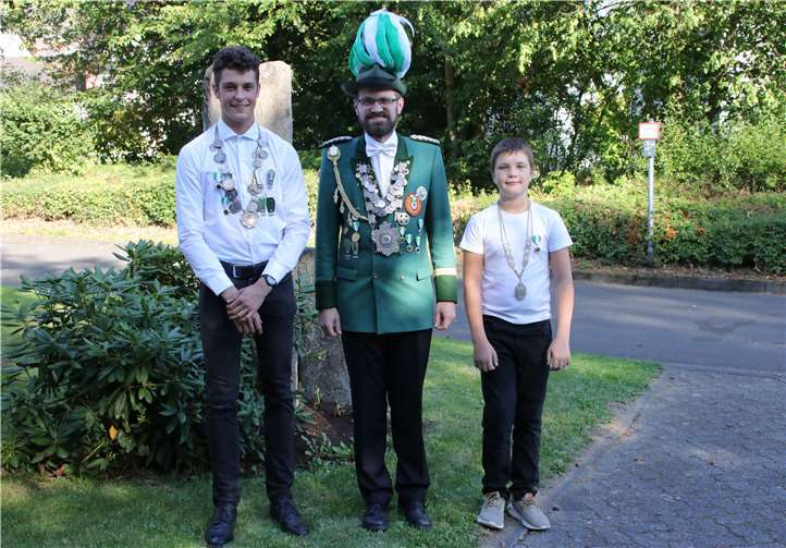 Jungschützenkönig Kristian Boden, Schützenkönig Michael Zimmermann, Schülerprinz Moritz Kammerer (v. l. n. r.).Foto: privat