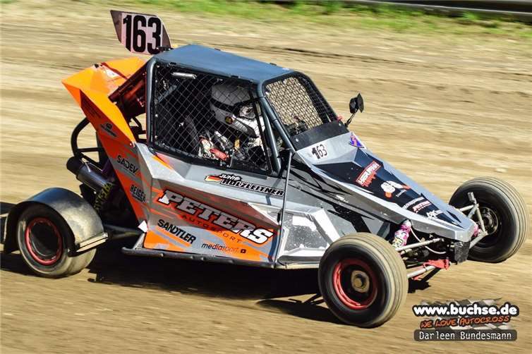 Junis Holzleitner auf dem Weg zum Deutschen Meistertitel im Auto-Cross.  Foto: Darleen Bundesmann