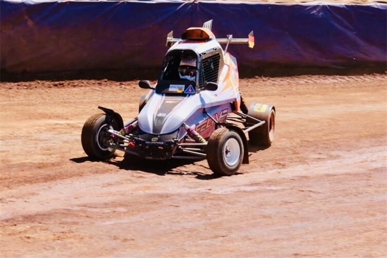 Junis Holzleitner bei der FIA European Autocross & Cross Car Championship im anspruchsvollen Nyirád Racing Center.