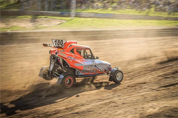 Junis Holzleitner holt Platz 5 beim Saisonauftakt der deutschen Autocross Meisterschaft .