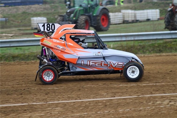 Junis Holzleitner mit seinem neuem LifeLive TN11.