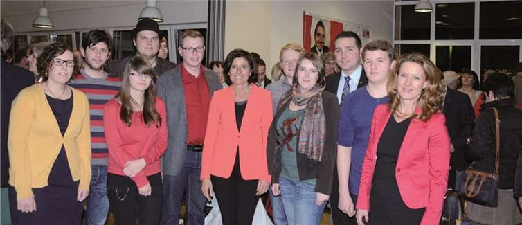 Juso Kandidatinnen und Kandidaten mit Ministerpräsidentin Malu Dreyer (Mitte), Staatssekretärin Heike Raab (rechts), Landtagsabgeordnetem Benedikt Oster (3.v. r) und Juso Kreisvorsitzeder Markus Müller (5.v. l).Privat