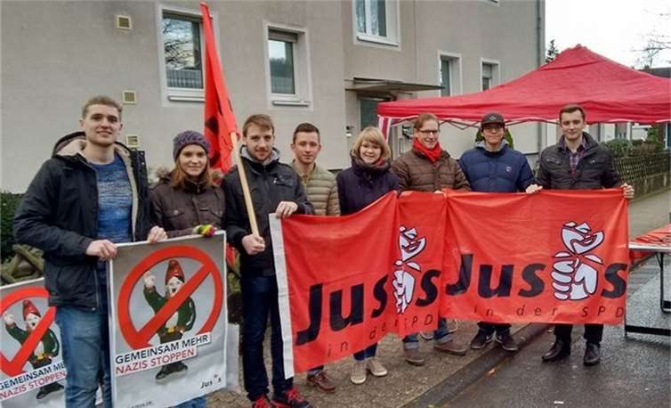 Jusos stellt sich gemeinsam mit verschieden Organisationen zum Gegenprotest auf.Privat