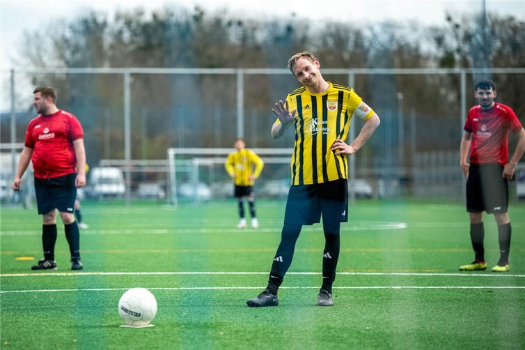 Justin Risch und der SC Sinzig unterlagen in Walporzheim.  Foto: Fuhrmann