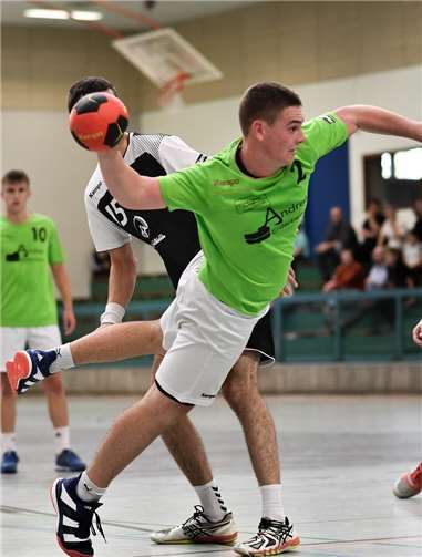 Justin Schlaus beim Torwurf. Privat