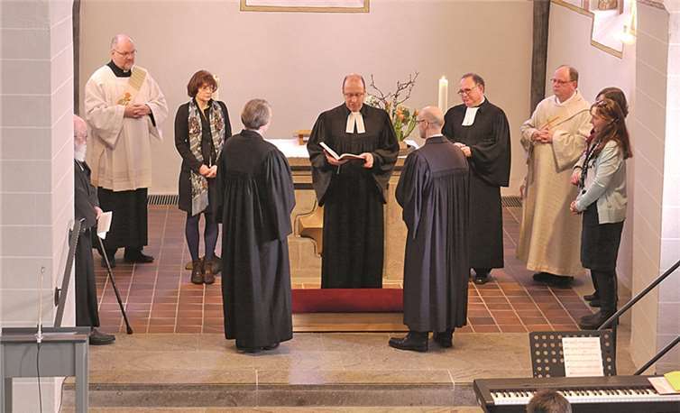 Jutta Digel und Michael Müller wurden in der Evangelischen Kirchengemeinde Anhausen ordiniert.privat
