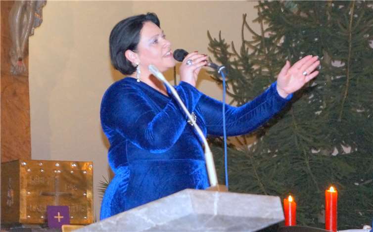 Jutta Mettig sang einen Klassiker ausdem Märchenfilm „Drei Haselnüsse für Aschenputtel“.