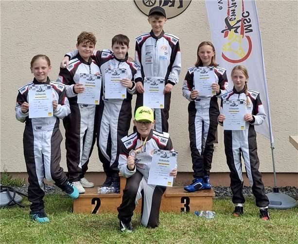 K 3: (v.l.) Lilith Petzenhauser, Fynn Hilger, Fynn Klankert, Matthias Schmidt, Lea Reiff, Felia Dillmann, (vorne) Christian Ptak. Foto: Patrick Laux