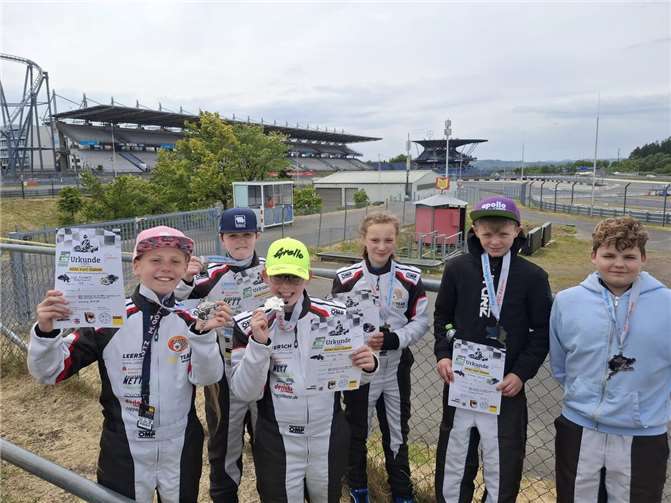 K3 - (vorne v.l.) Lilith Petzenhauser, Christian Ptak / Hinten v.l.n.r. Fynn Klankert, Lea Reiff, Matthias Schmidt und Fynn Hilger. Foto: Patrick Laux