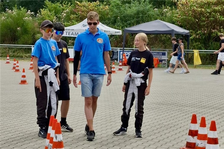 K4 Streckenbegehung Matthias Schmidt, Elias Öz, Franz Simon, Felia Dillmann.